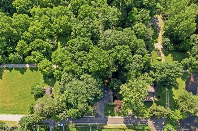 15 Roosevelt Ave, Washington Twp., NJ 07865