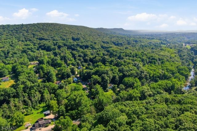 15 Roosevelt Ave, Washington Twp., NJ 07865