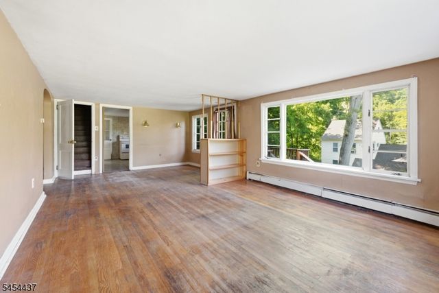 15 Roosevelt Ave, Washington Twp., NJ 07865