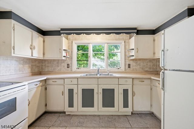 15 Roosevelt Ave, Washington Twp., NJ 07865