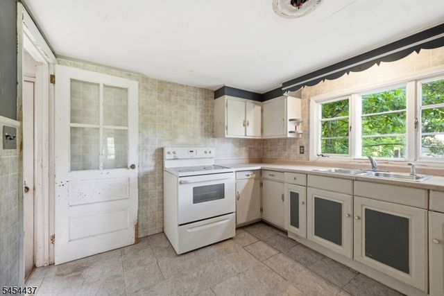 15 Roosevelt Ave, Washington Twp., NJ 07865