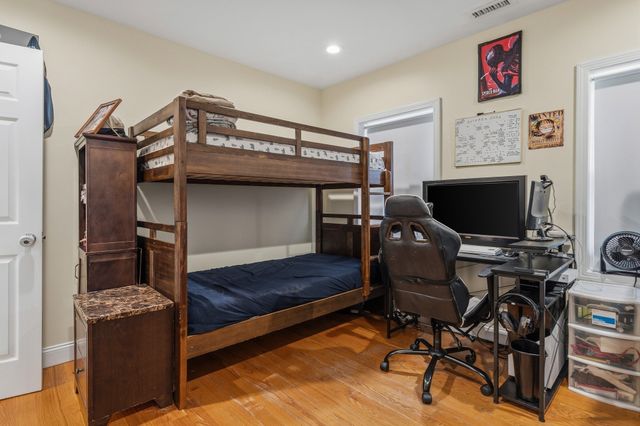 11 Blossom St, Lowell, MA 01852