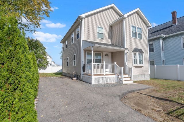 11 Blossom St, Lowell, MA 01852