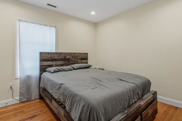 11 Blossom St, Lowell, MA 01852