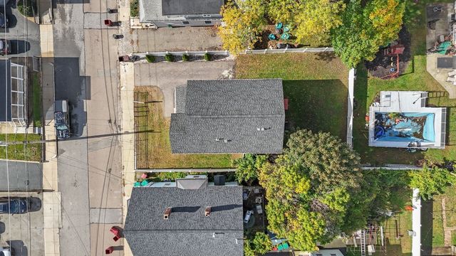 11 Blossom St, Lowell, MA 01852