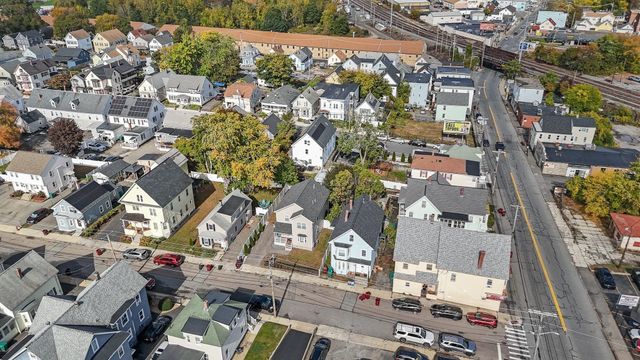 11 Blossom St, Lowell, MA 01852