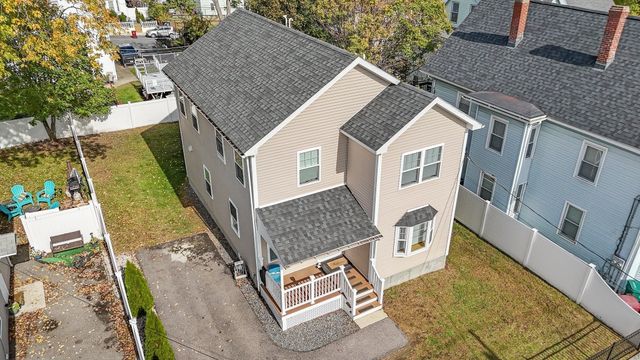 11 Blossom St, Lowell, MA 01852