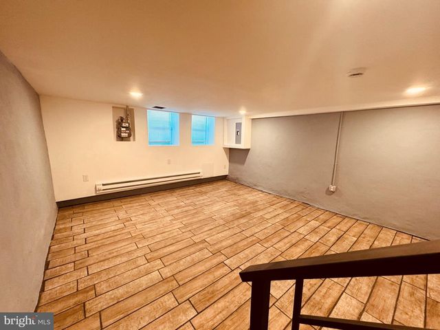 2916 W THOMPSON ST, Philadelphia, PA 19121