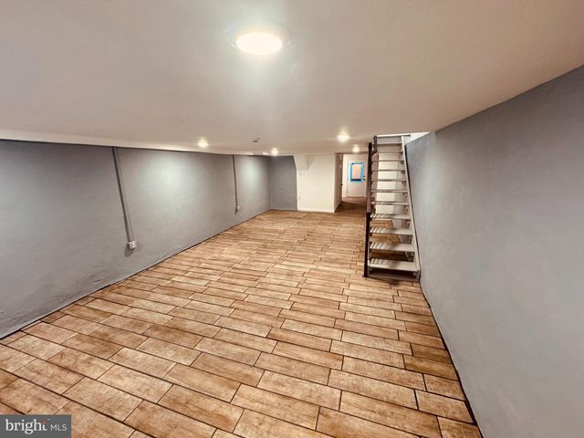 2916 W THOMPSON ST, Philadelphia, PA 19121