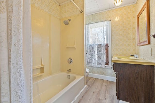 826 4th Ave, Beaver Falls, PA 15010