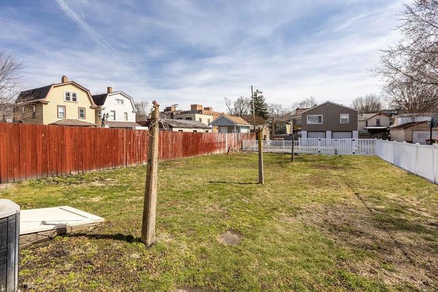 826 4th Ave, Beaver Falls, PA 15010