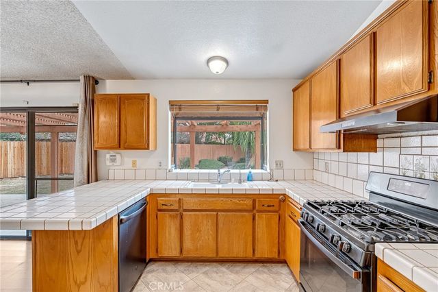 4883 Newport Lane, Riverside, CA 92504