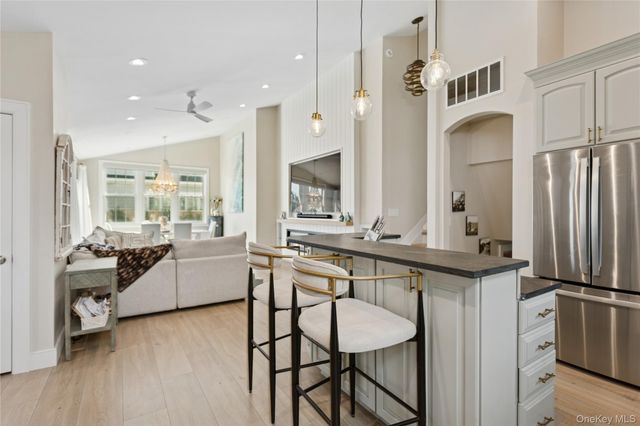 2 Leamington St, Lido Beach, NY 11561