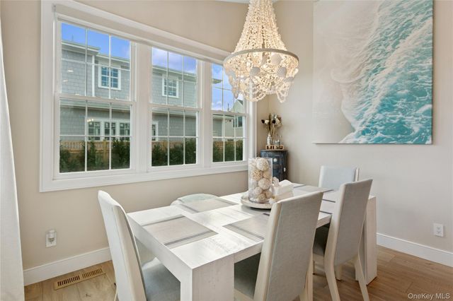 2 Leamington St, Lido Beach, NY 11561