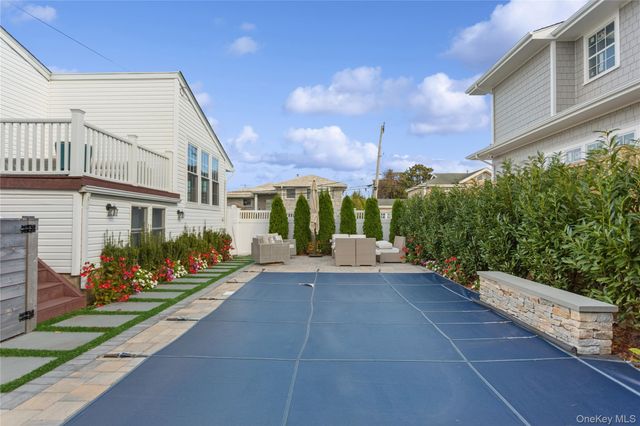 2 Leamington St, Lido Beach, NY 11561