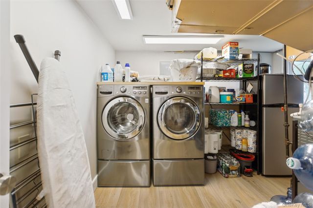 2 Leamington St, Lido Beach, NY 11561