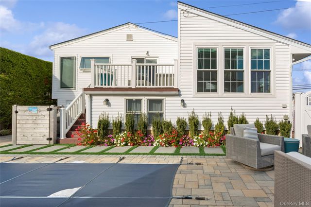 2 Leamington St, Lido Beach, NY 11561