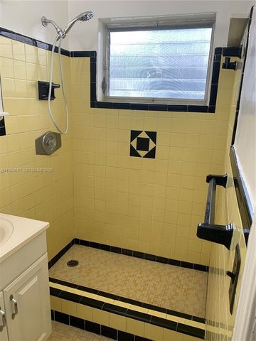 5616 Arthur St North, Hollywood, FL 33021