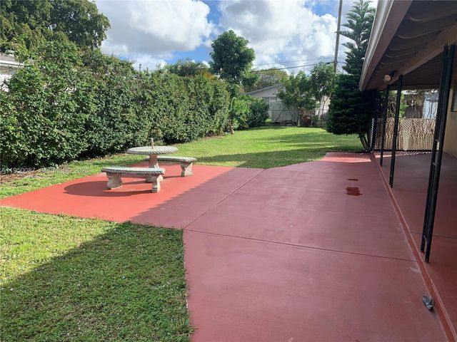 5616 Arthur St North, Hollywood, FL 33021