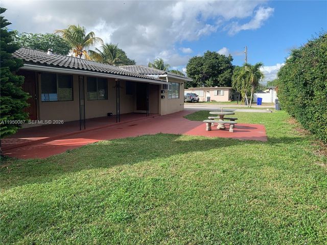 5616 Arthur St North, Hollywood, FL 33021