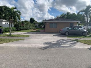 5616 Arthur St North, Hollywood, FL 33021