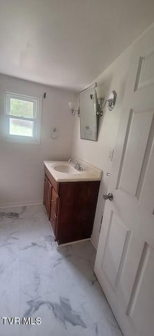 1638 Charlotte Drive, Elizabethton, TN 37643