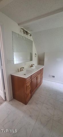 1638 Charlotte Drive, Elizabethton, TN 37643