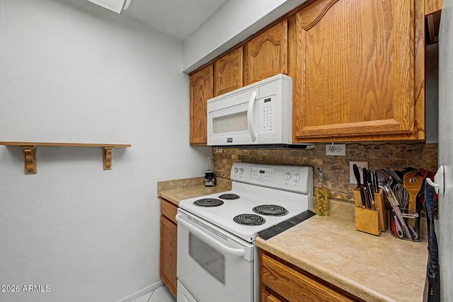 10020 W ROYAL OAK Road F, Sun City, AZ 85351