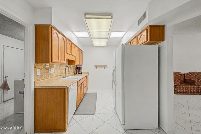 10020 W ROYAL OAK Road F, Sun City, AZ 85351