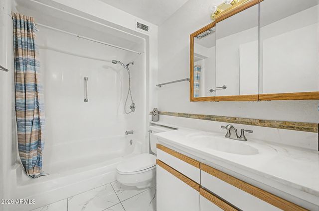10020 W ROYAL OAK Road F, Sun City, AZ 85351