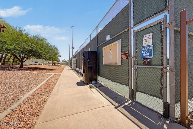 10020 W ROYAL OAK Road F, Sun City, AZ 85351