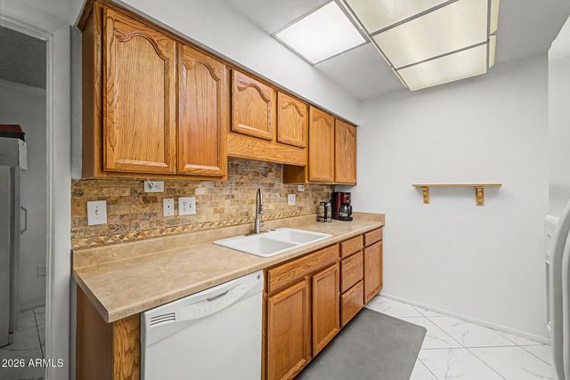 10020 W ROYAL OAK Road F, Sun City, AZ 85351