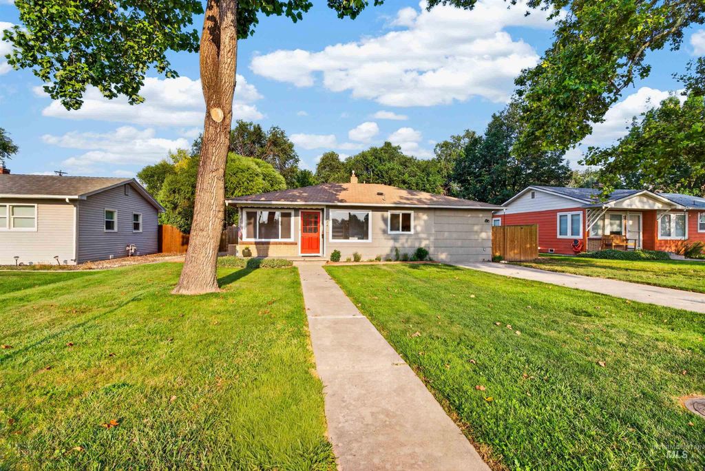 324 S Pine St, Nampa, ID 83686 photo 1