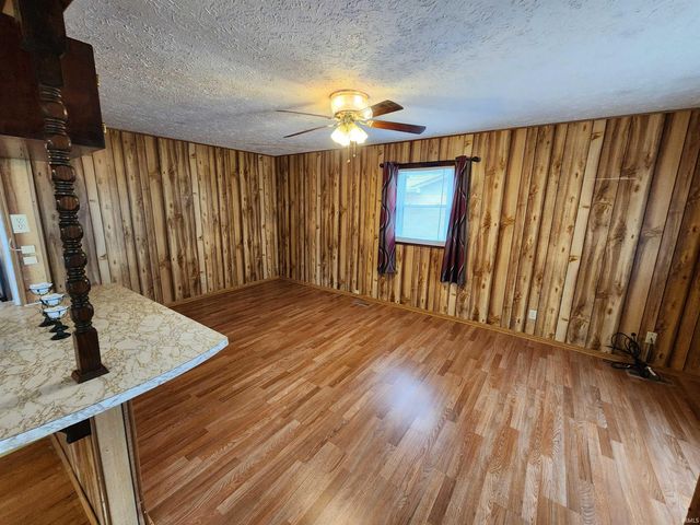 325 Les Drive, Chandler, IN 47610