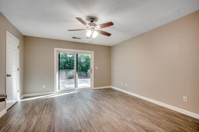 109 Hickory Dr., Conway, SC 29526