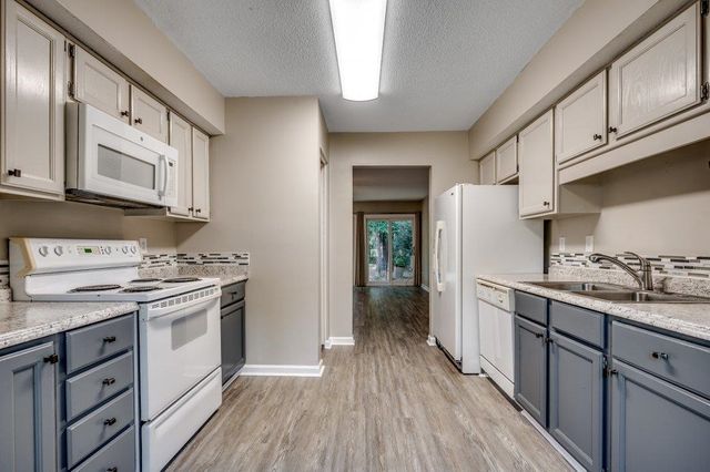 109 Hickory Dr., Conway, SC 29526