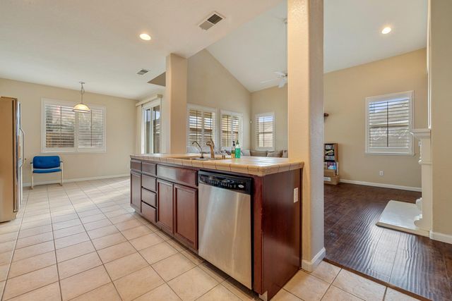 5610 Coloma Ct, Riverbank, CA 95367