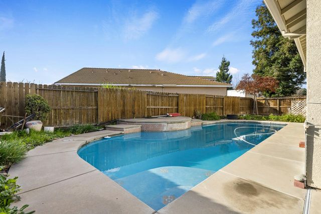 5610 Coloma Ct, Riverbank, CA 95367