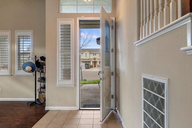 5610 Coloma Ct, Riverbank, CA 95367