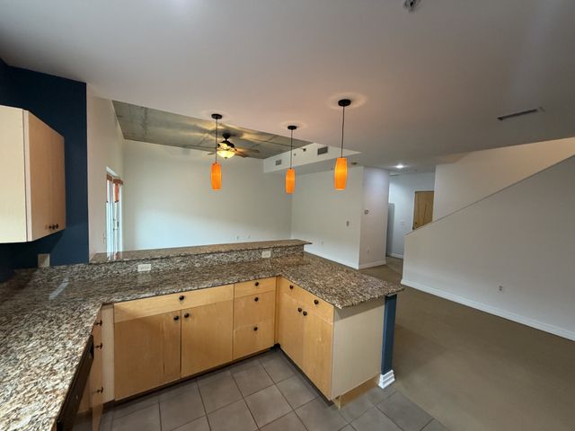 1101 18th Ave S Apt 206, Nashville, TN 37212