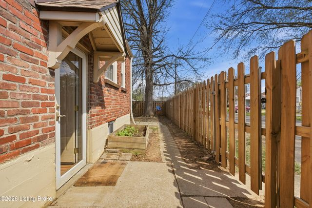 2517 Bradley Ave, Louisville, KY 40217