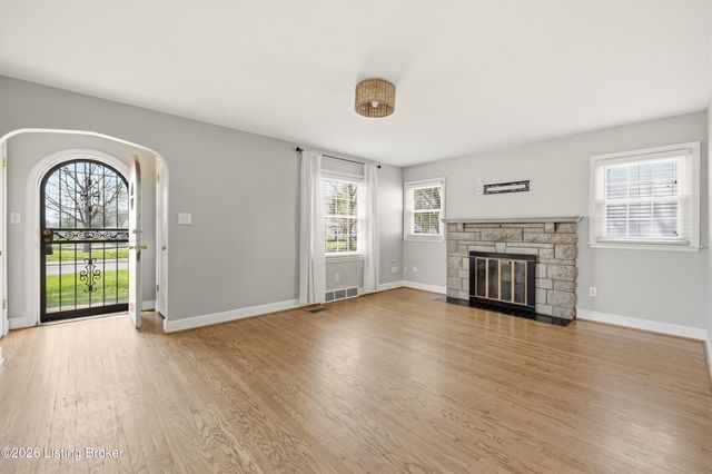 2517 Bradley Ave, Louisville, KY 40217