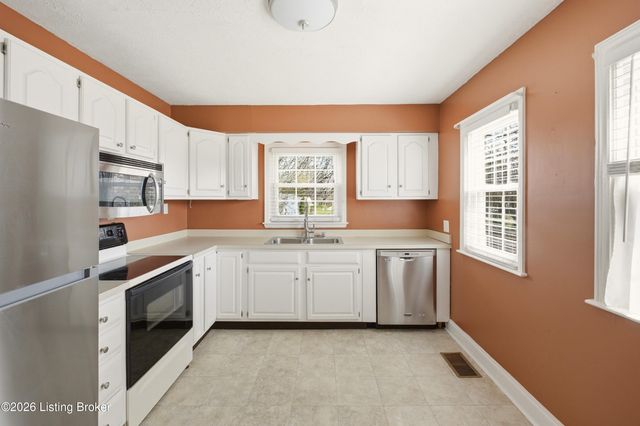 2517 Bradley Ave, Louisville, KY 40217