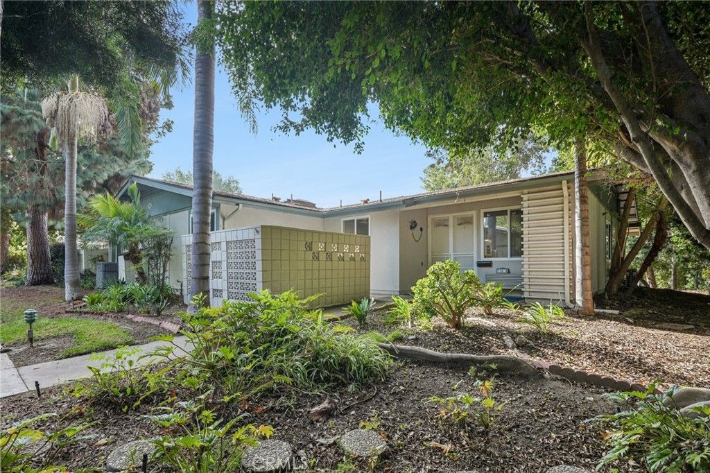 238 Calle Aragon E, Laguna Woods, CA 92637