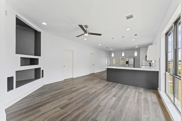 365 Road 5605, Cleveland, TX 77327