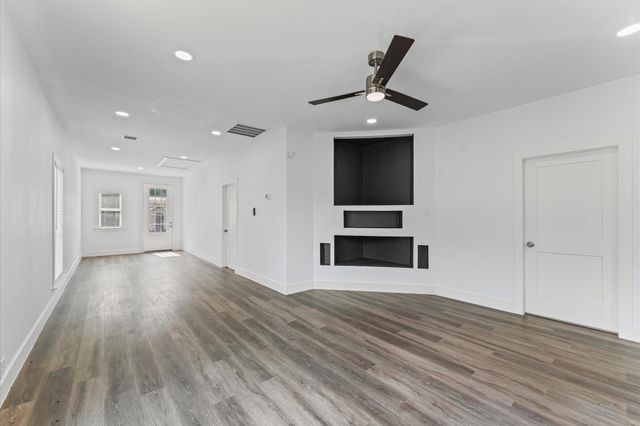 365 Road 5605, Cleveland, TX 77327