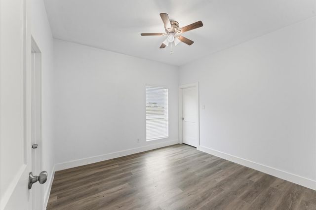 365 Road 5605, Cleveland, TX 77327