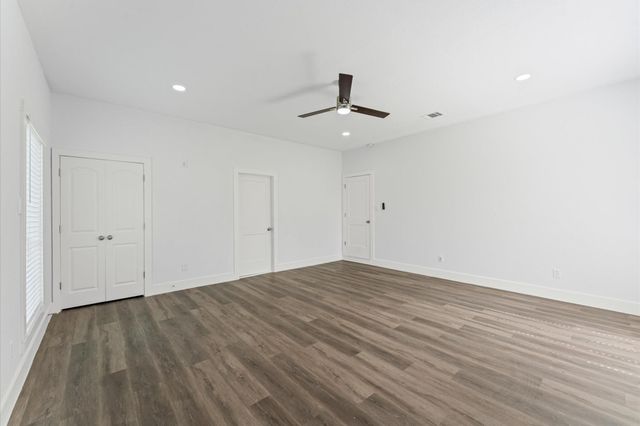 365 Road 5605, Cleveland, TX 77327