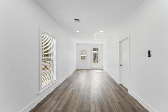 365 Road 5605, Cleveland, TX 77327