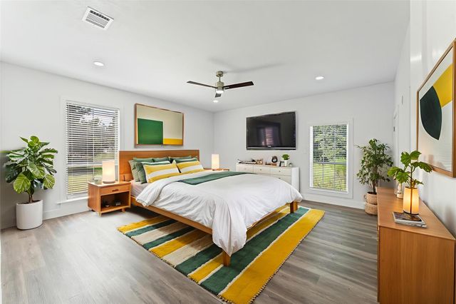 365 Road 5605, Cleveland, TX 77327